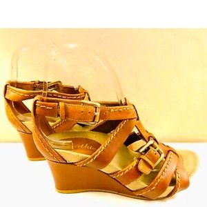 EARTHIES LUCIA WEDGE SANDAL 8.5